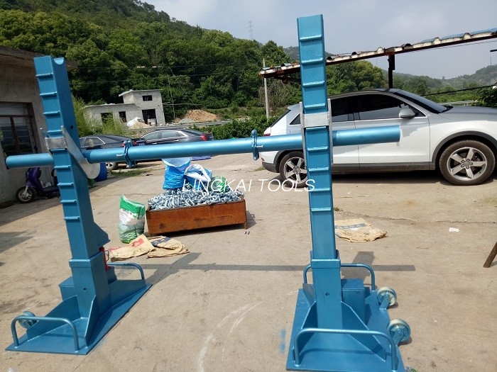 Peralatan Penanganan Berdiri Gulungan Kawat Hidraulik Drum Kabel Kinerja Tinggi 15T - 20T