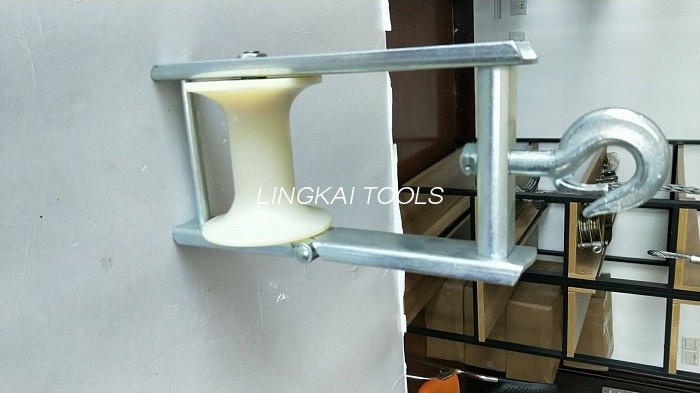 Blok Katrol Tahan Lama Dengan Aluminium Nilon Sheave Roller Bunch Conductor Block Aerial Cable Stringing Roller