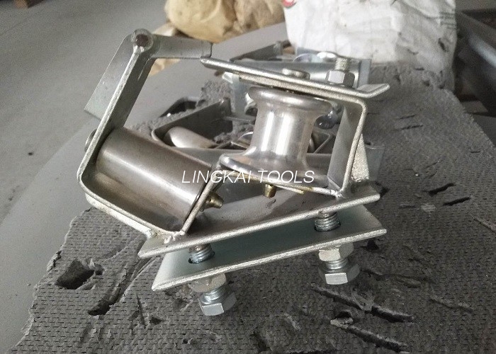 Roda Aluminium Nilon Sheave Dipasang Di Tiang Untuk Konduktor Menarik Lengan Ke Atas Sudut Merangkai Blok Katrol